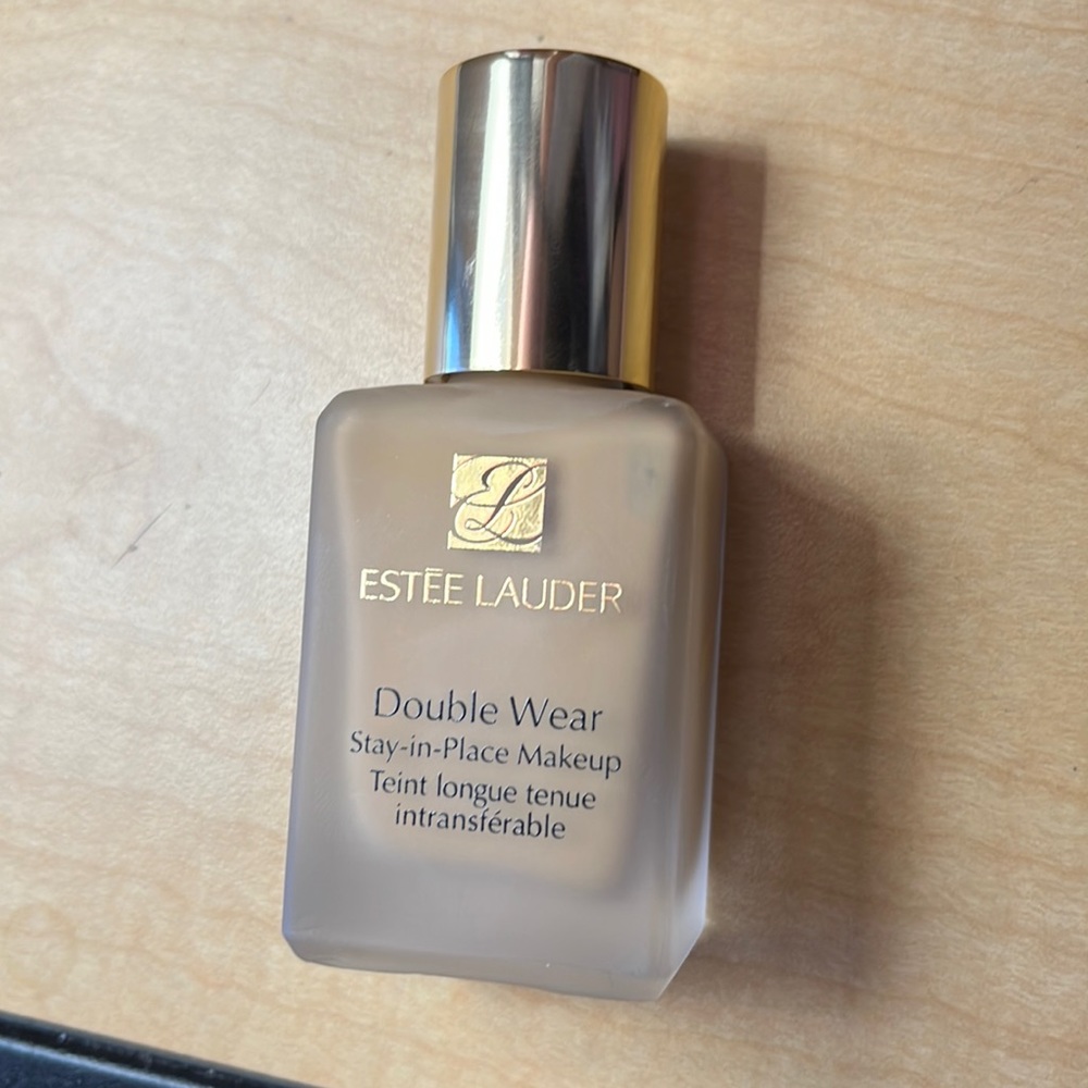 Estée Lauder Double Wear Foundation, 2W2 Rattan (warm undertone golden)